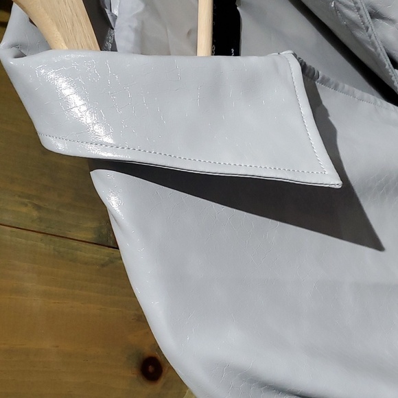 NEW MENS ASOS DESIGN ICY GRAY FAUX  LEATHER CROC OVERSIZED SHACKET SIZE MEDIUM - Picture 6 of 15